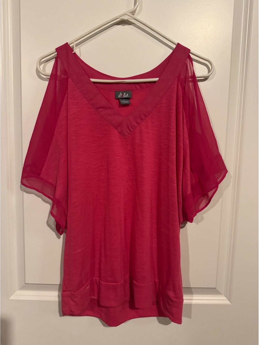 Dots Women's Pink Sheer Sleeve V-Neck Top Size Large